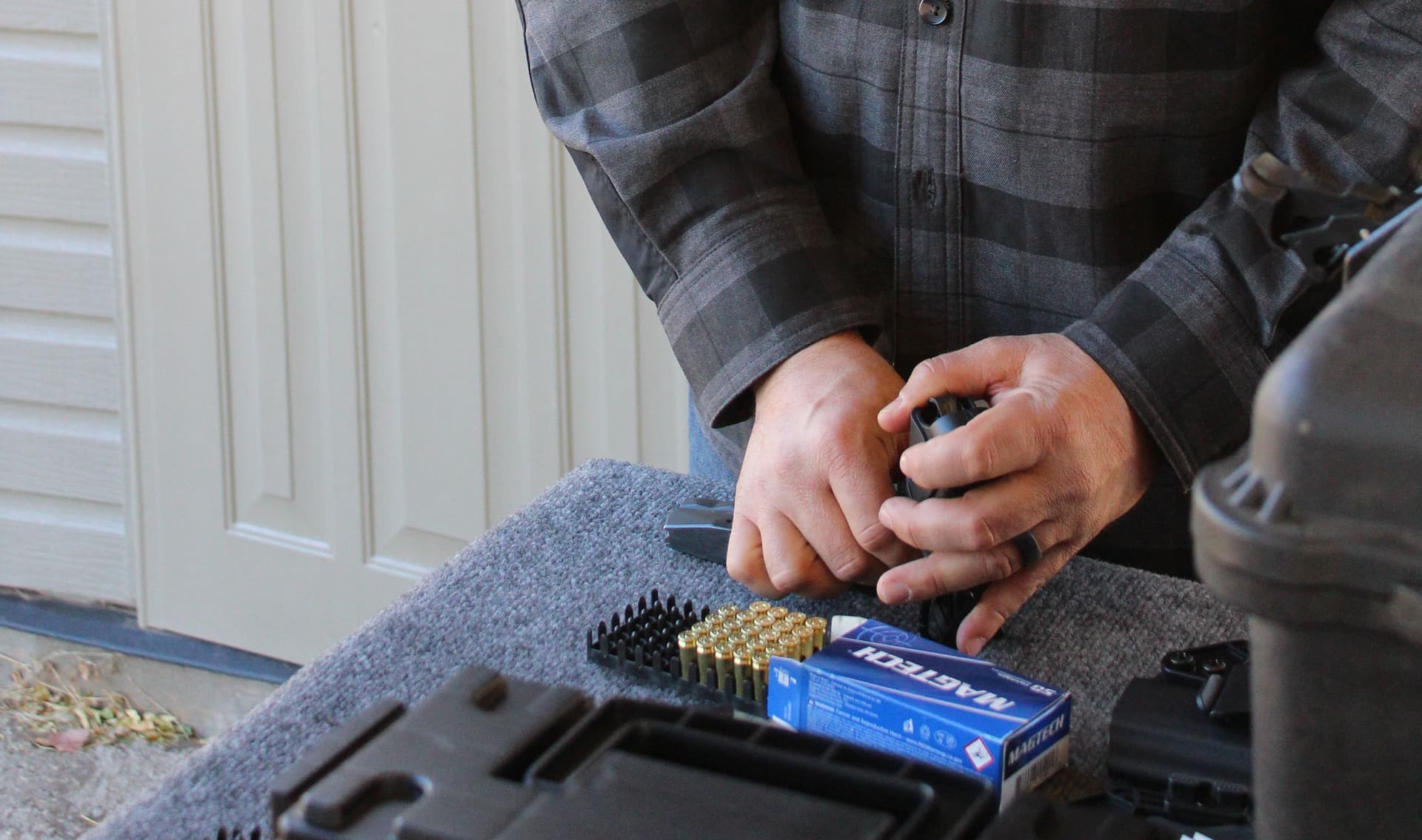 CTI Student reloads his magazine.